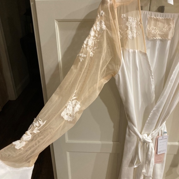 NWT Beautiful Bridal robe by Robed With Love - Hildy Rose size 1X white - Picture 11 of 16